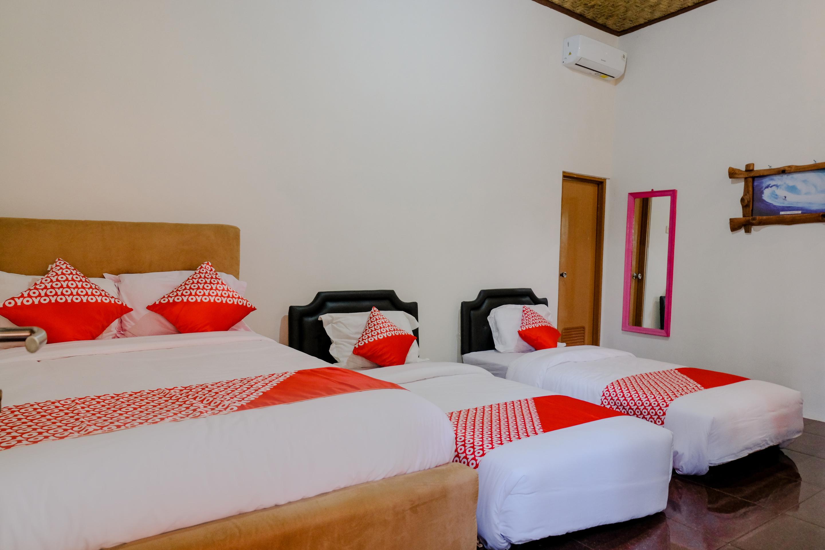Vaccinated Staff - Oyo 1230 Kampoeng Osing Syariah Guesthouse Бануванги Екстериор снимка