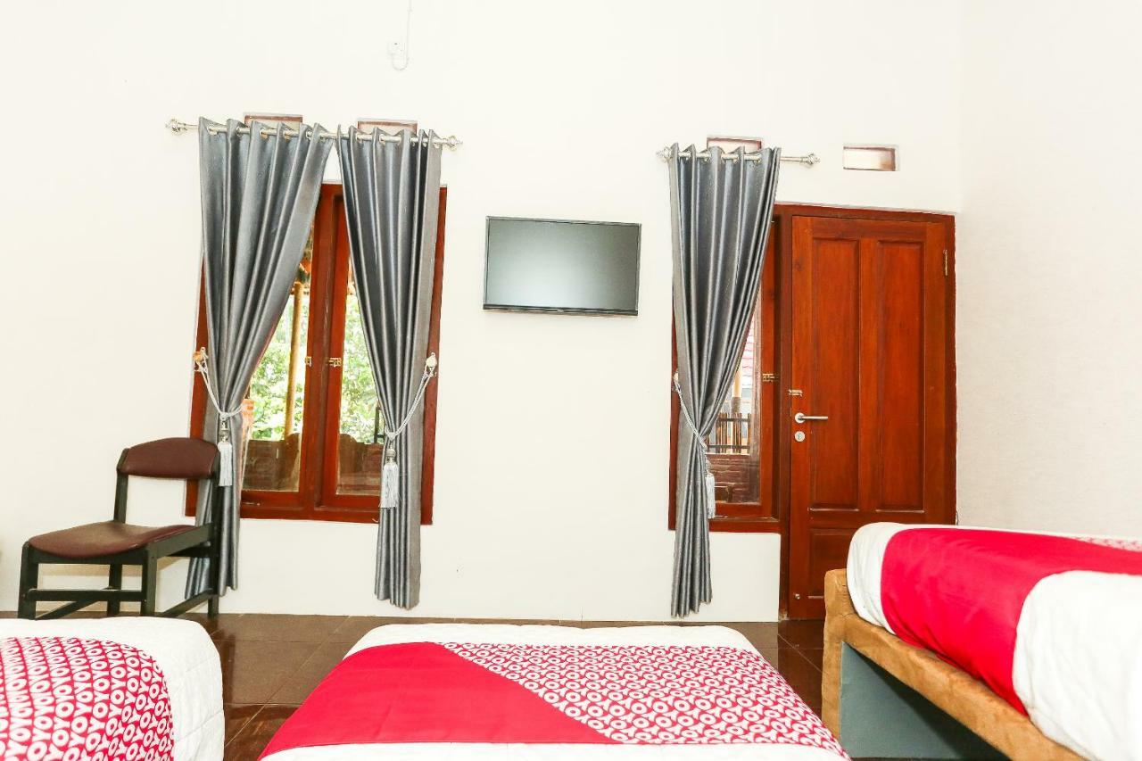 Vaccinated Staff - Oyo 1230 Kampoeng Osing Syariah Guesthouse Бануванги Екстериор снимка