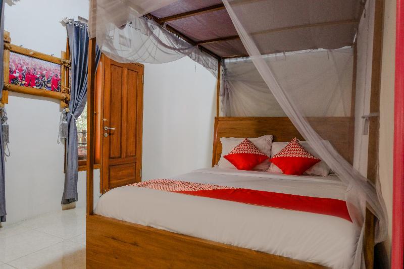 Vaccinated Staff - Oyo 1230 Kampoeng Osing Syariah Guesthouse Бануванги Екстериор снимка