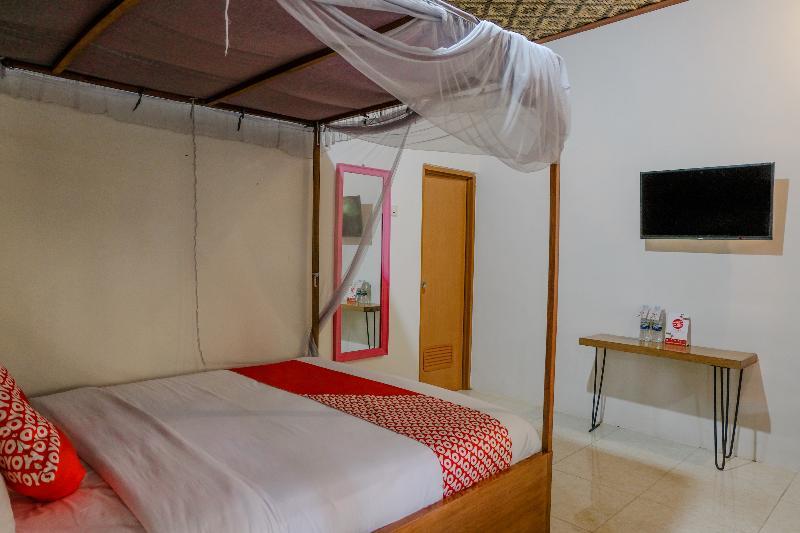 Vaccinated Staff - Oyo 1230 Kampoeng Osing Syariah Guesthouse Бануванги Екстериор снимка